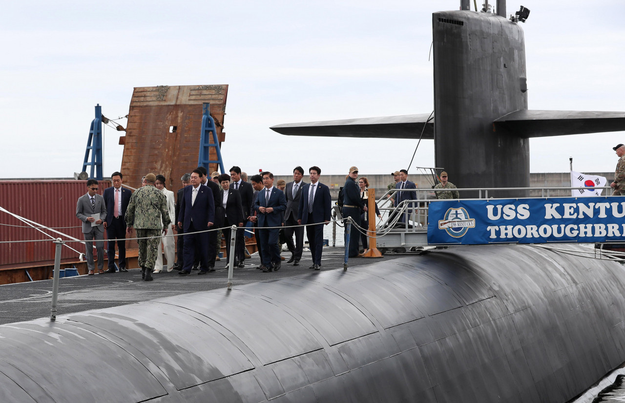 Tổng thống Hàn Quốc thăm tàu ngầm hạt nhân Mỹ, gửi cảnh báo tới Triều Tiên