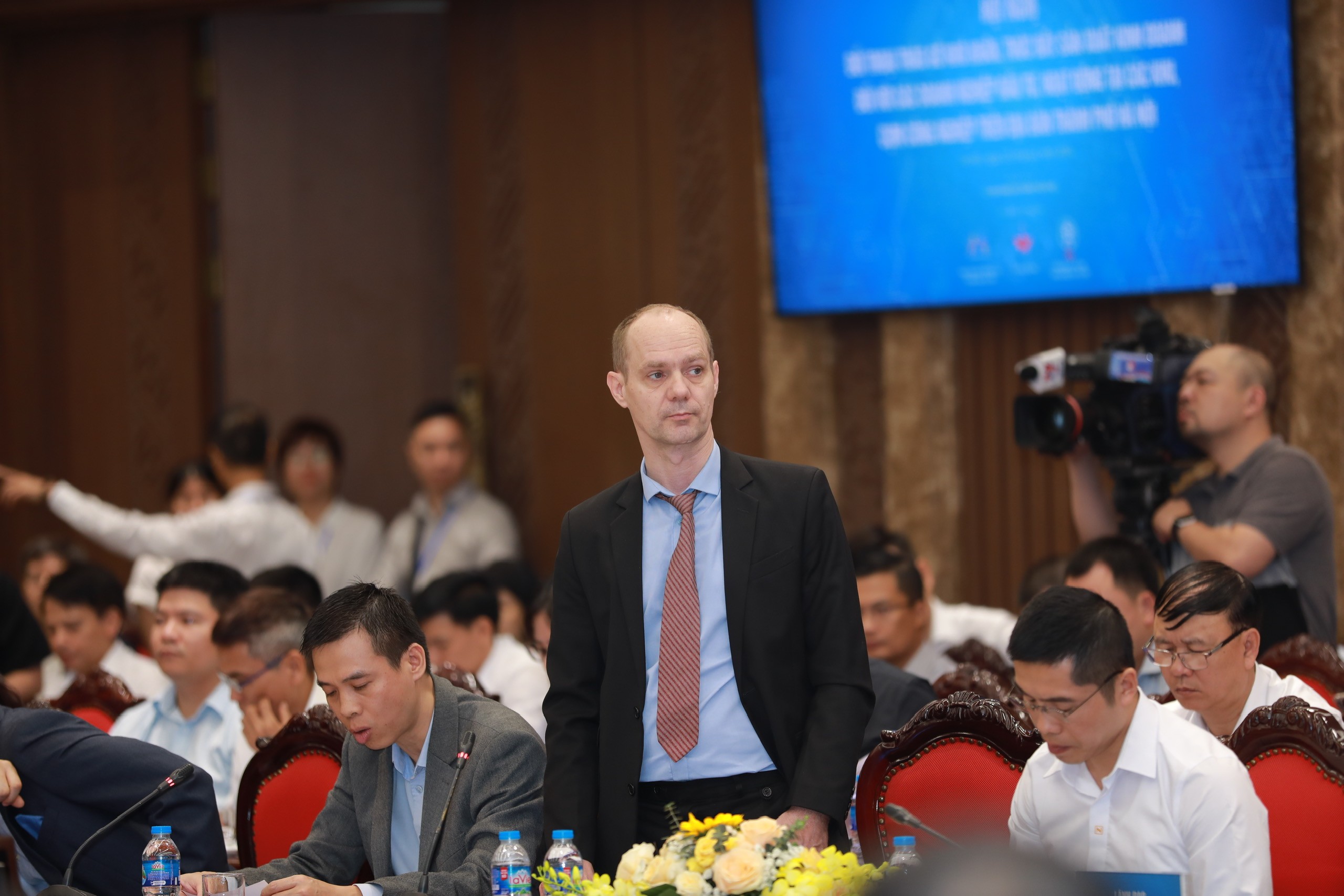 Chủ tịch Hà Nội cam kết tháo gỡ khó khăn cho doanh nghiệp